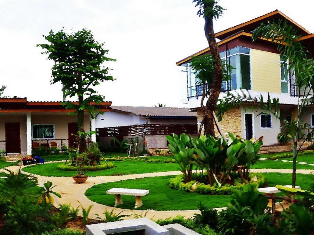 The Park Nangrong Resort Bagian luar foto