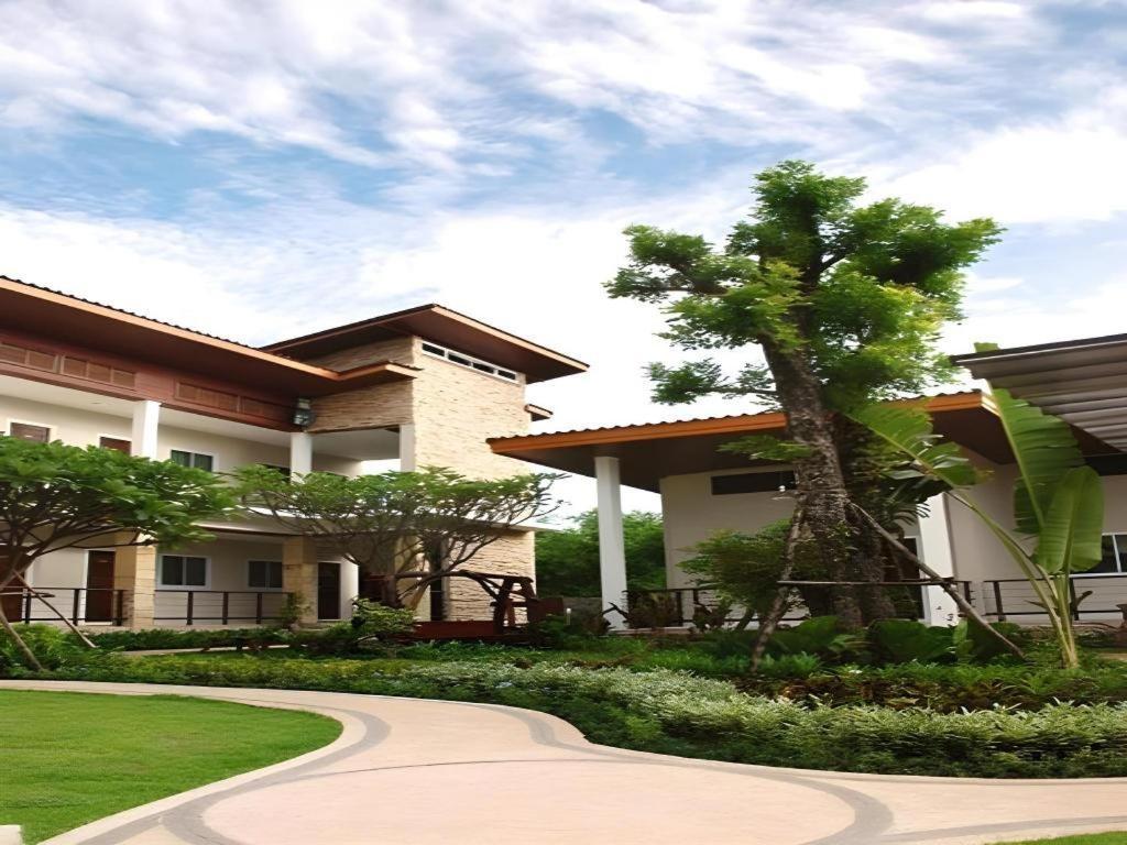 The Park Nangrong Resort Bagian luar foto