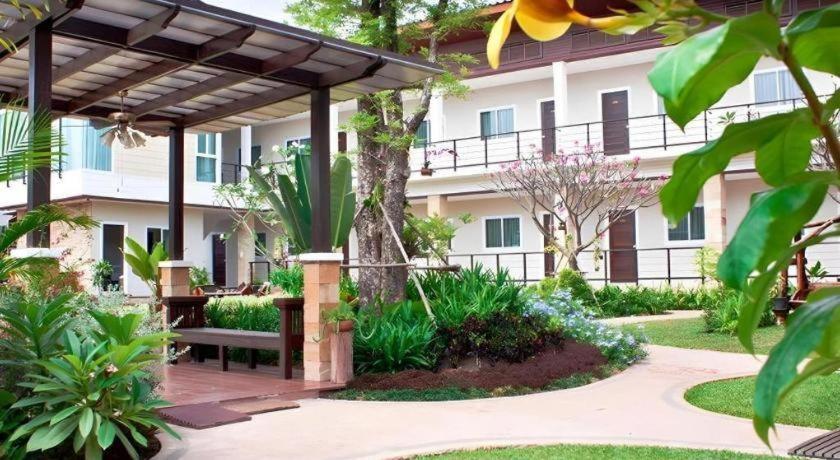 The Park Nangrong Resort Bagian luar foto
