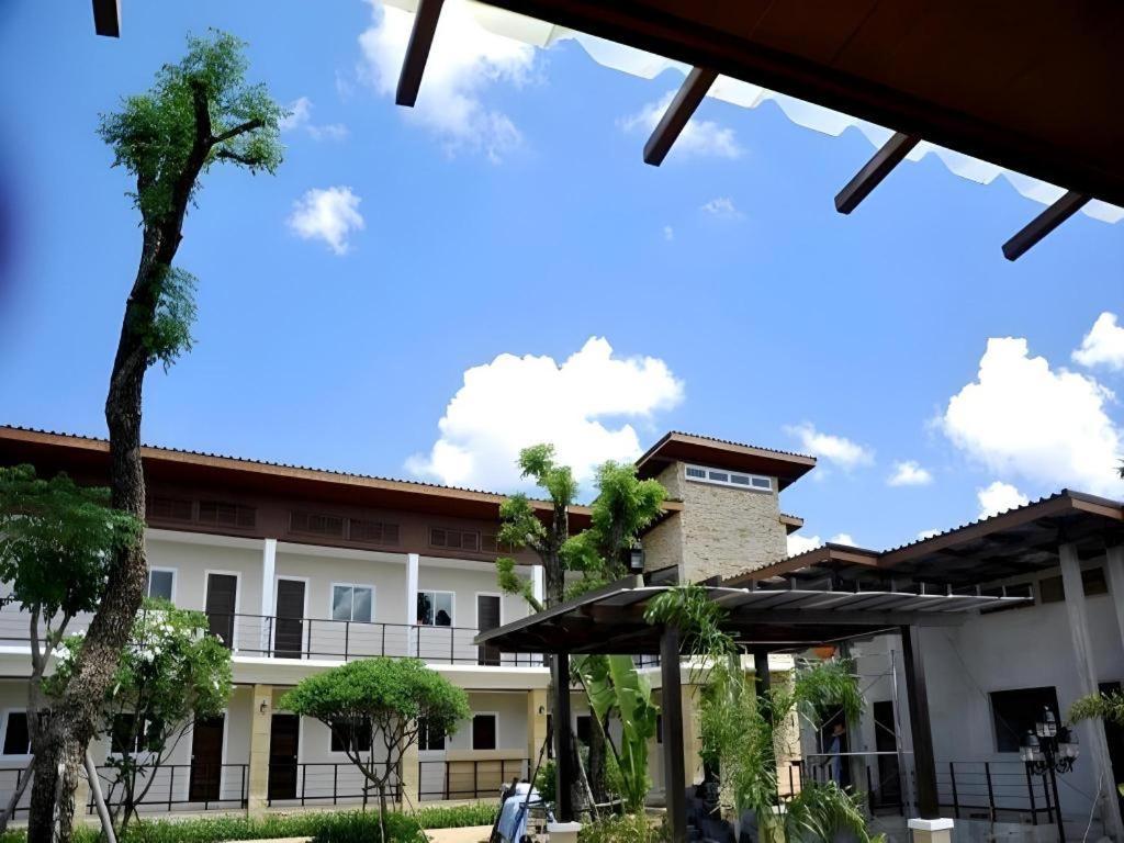 The Park Nangrong Resort Bagian luar foto