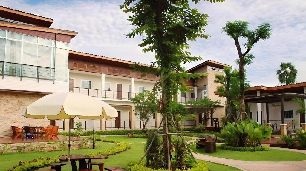 The Park Nangrong Resort Bagian luar foto