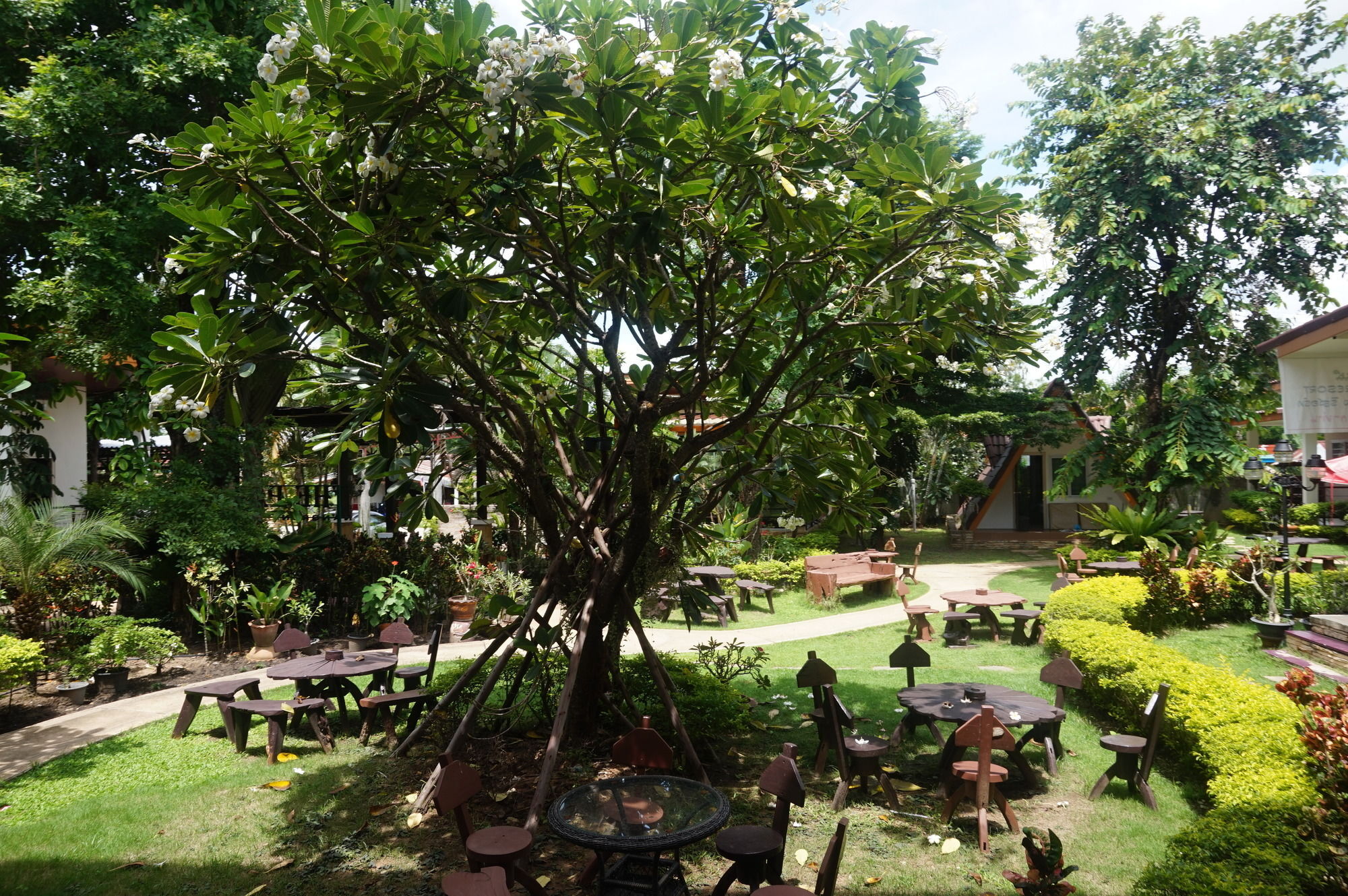 The Park Nangrong Resort Bagian luar foto