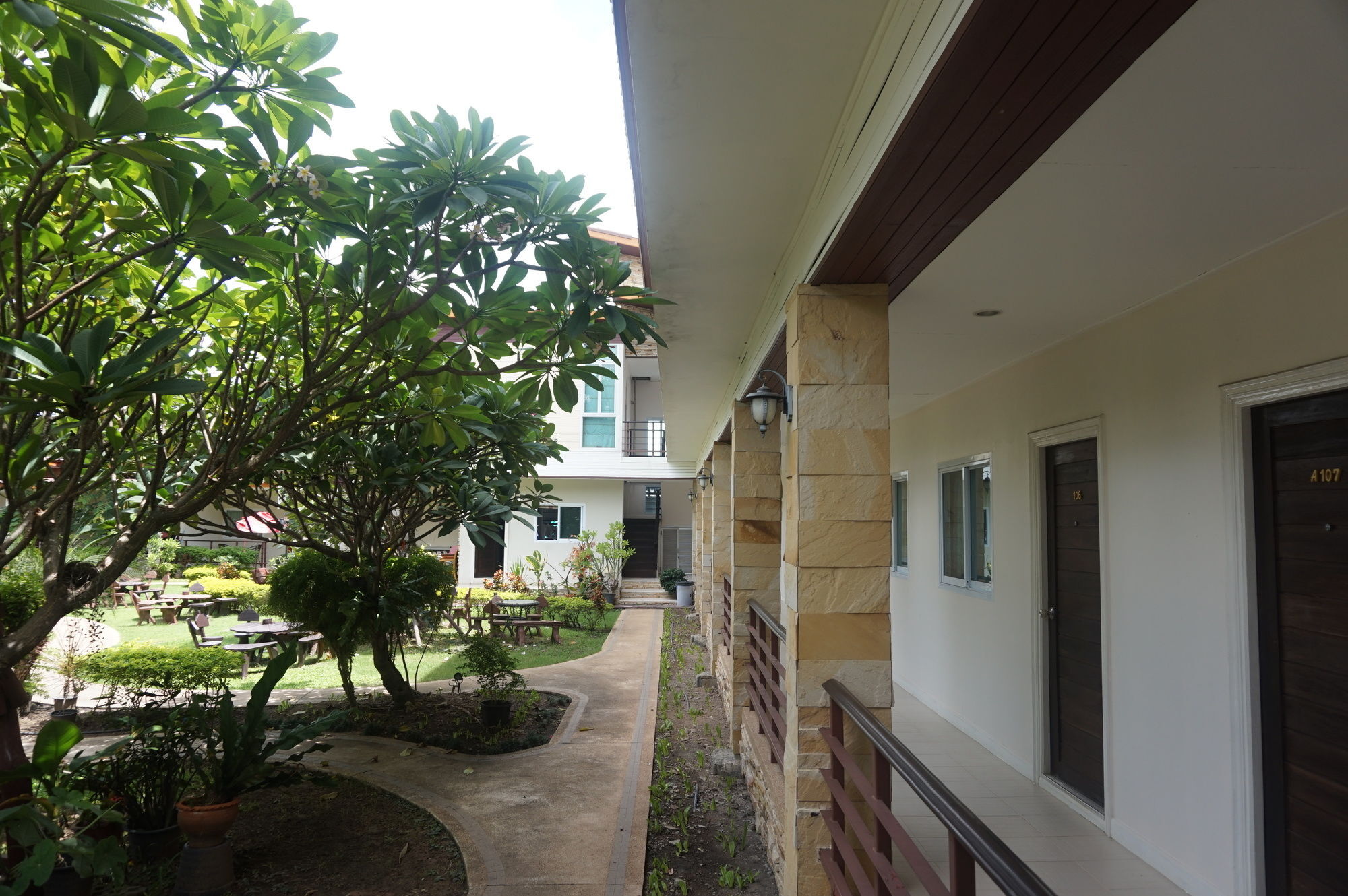 The Park Nangrong Resort Bagian luar foto